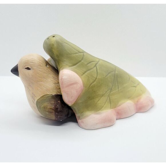 Vintage Hand Crafted Silvestri Bird with Acorn & Leaf Salt and Pepper Shakers - Picture 1 of 9